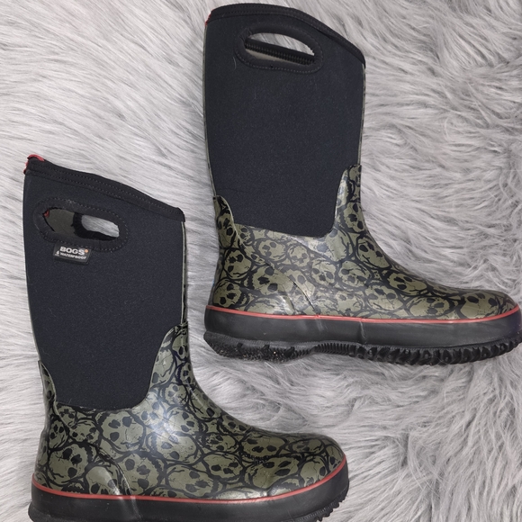 BOGS Women's Black and Green Boots - Picture 1 of 3